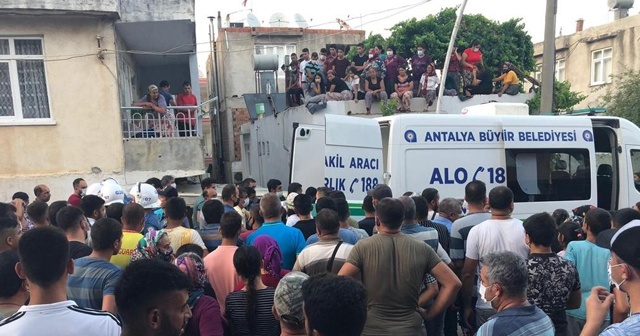 Antalya&#039;da öfkeli koca dehşeti: Karısını bıçaklayarak öldürdü