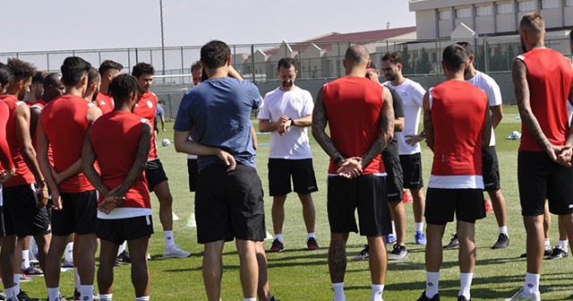 Antalyaspor, Afyonkarahisar kampında ilk antrenmanına çıktı