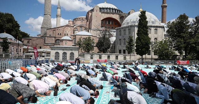 Ayasofya-i Kebir Cami-i Şerifi&#039;ne yoğun ilgi devam ediyor