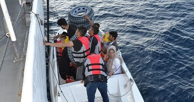 Ayvalık açıklarında 12 sığınmacı yakalandı