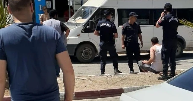 Babasını sokak ortasında bıçaklayarak öldürdü