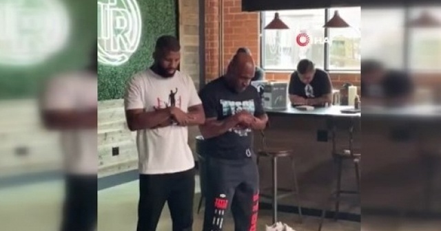 Badou Jack ve Mike Tyson beraber namaz kıldı