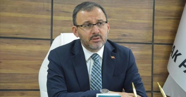 Bakan Kasapoğlu, Cenk Özkaçar'ı telefonla tebrik etti
