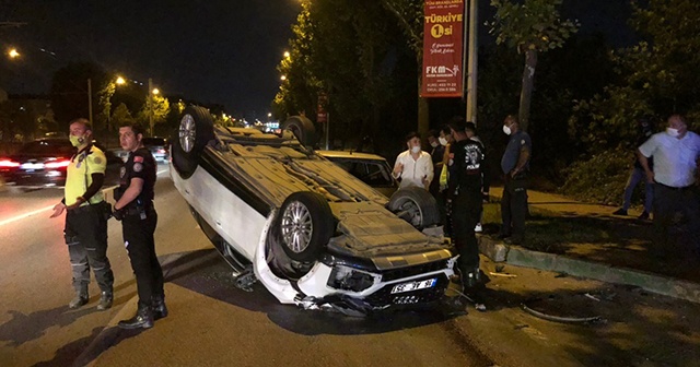 Başka bir aracın sıkıştırdığı sıfır otomobil takla attı