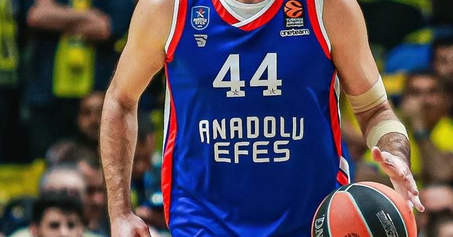 Basketbolseverler, Anadolu Efes&#039;te son 10 yılın en iyi takımını seçti