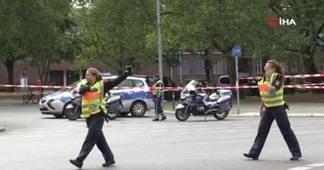 Berlin’de okulda silahlı saldırgan iddiası polisi alarma geçirdi