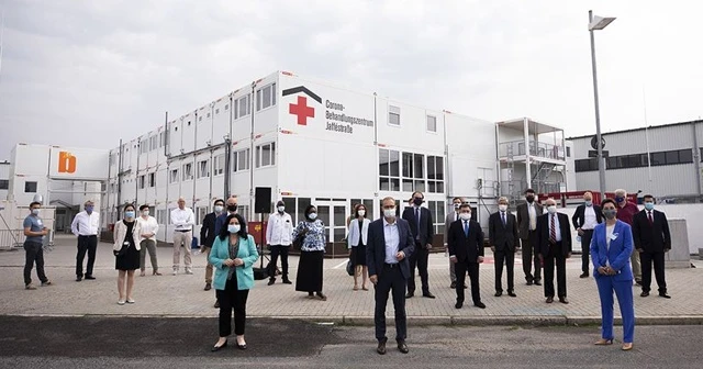 Berlin'de yapılan geçici Kovid-19 hastanesi basına tanıtıldı