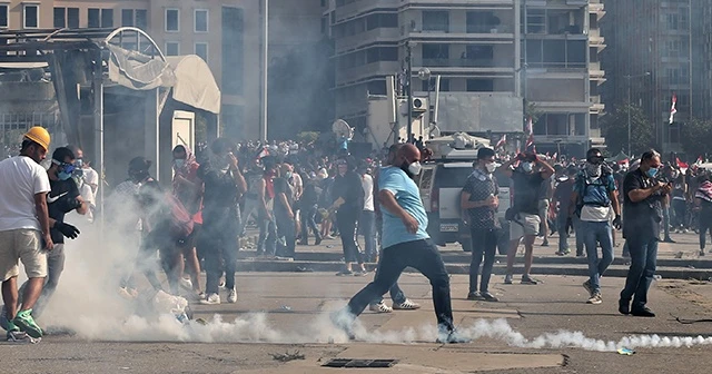 Beyrut'taki protestolarda 142 kişi yaralandı