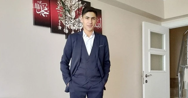 Bisikletten düşüp başını çarpan genç kurtarılmadı