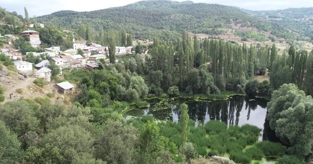 Bu köy doğa harikası gölüyle dikkat çekiyor