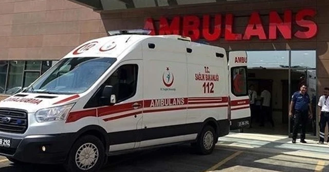 Burdur'da traktör şarampole devrildi: 1'i çocuk 4 yaralı