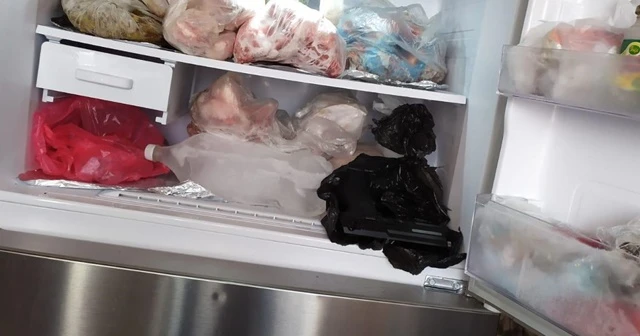 Buzdolabının buzluğundan tabanca ve mermi çıktı