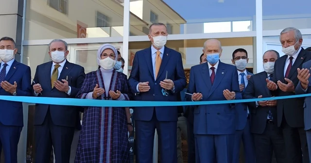 Cumhurbaşkanı Erdoğan, Ahlat Gençlik Kampı’nın açılışını gerçekleştirdi