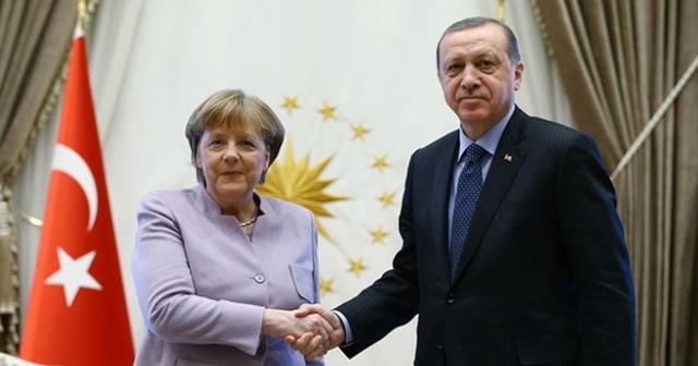 Cumhurbaşkanı Erdoğan, Almanya Başbakanı Angela Merkel ile telefon görüşmesi gerçekleştirdi