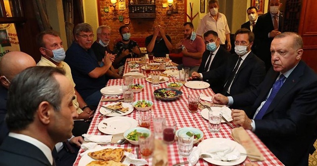 Cumhurbaşkanı Erdoğan, Üsküdar’daki bir restoranda yemek yedi