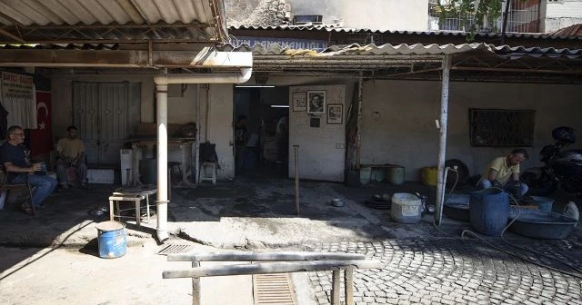Dede mirası kalaycılığı yeni kuşağa öğretmeye çalışıyorlar
