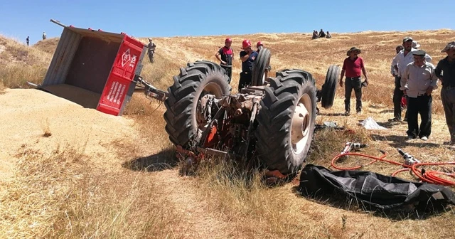 Devrilen traktörün altında kalan sürücü hayatını kaybetti