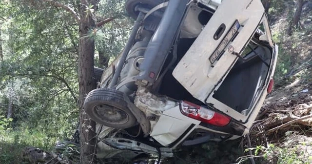 Düğünden dönen aile kaza yaptı: 2 kişi hayatını kaybetti, 4 kişi yaralı