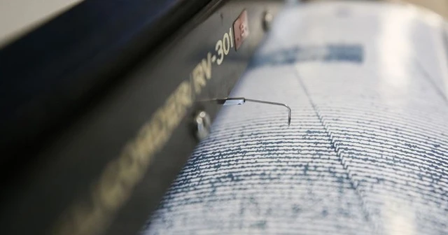 Endonezya'da 6.9 büyüklüğünde deprem
