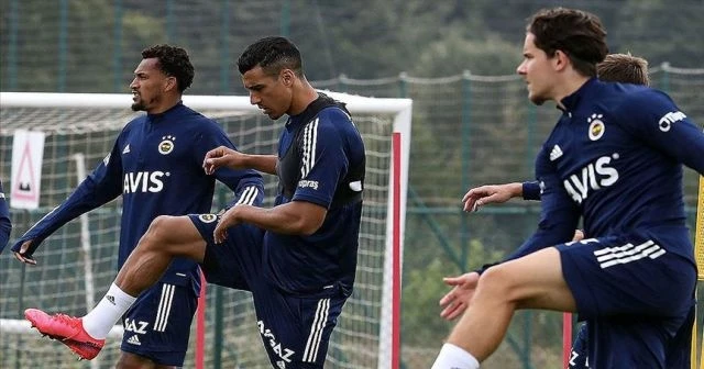 Fenerbahçe'de yeni sezon mesaisi sürüyor