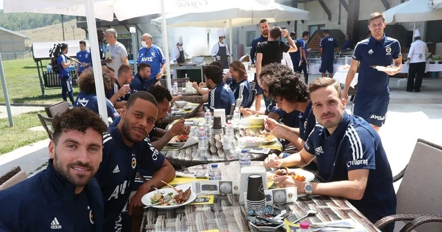 Fenerbahçeli futbolcular barbeküde buluştu