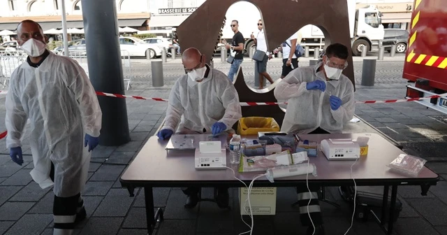Fransa'da iş yerlerinde maske takma zorunlu olacak