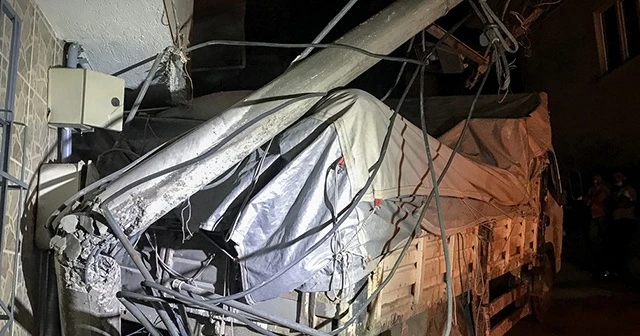 Geri manevra yapan kamyonetin çarptığı genç kız öldü