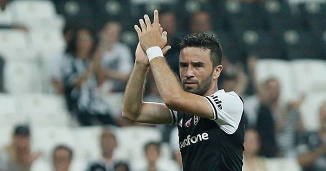 Gökhan Gönül Beşiktaş&#039;tan ayrıldığını resmen açıkladı