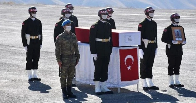 Görev yaptığı mevzide düşerek şehit olan asker için tören