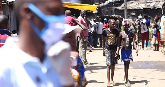 Güney Afrika Cumhuriyeti'nde günlük Kovid-19 vaka sayısı azalıyor
