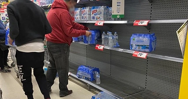Halk marketlere hücum etti, içme suyu kalmadı