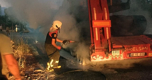 Hareket halindeki tır alev aldı