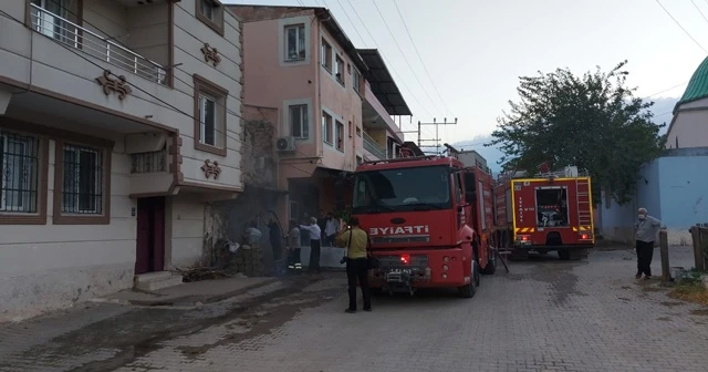 Hatay’da bir evin odunluğu yandı