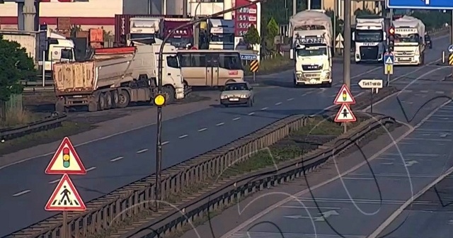 Işık ihlali sonucu meydana gelen kaza kamerada