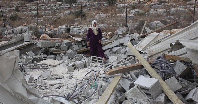 İsrail askerleri Batı Şeria’da Filistinlilere ait bir ev ile su deposunu yıktı