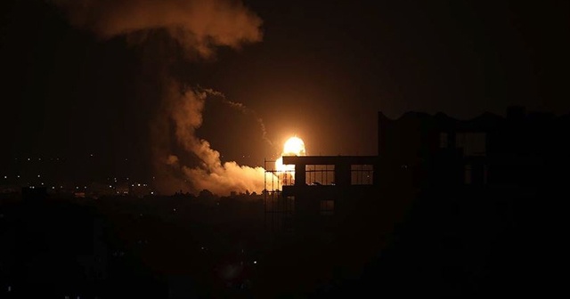 İsrail ordusu Gazze&#039;yi top atışı ile hedef aldı