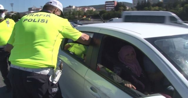 İstanbul’da bayramın son gününde polislerden trafik denetimi