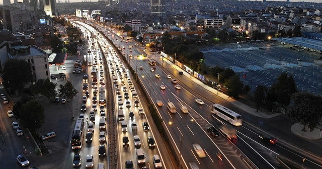 İstanbul’da trafik kilitlendi, yoğunluk yüzde 50’ye ulaştı