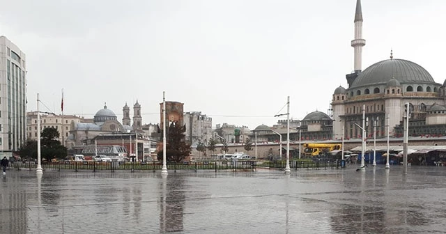 İstanbul’da vatandaşlar yağmura hazırlıksız yakalandı
