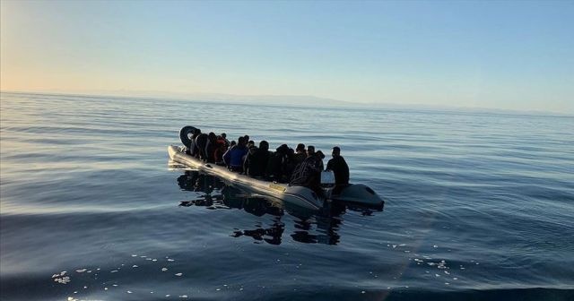 İtalya açıklarında göçmen botu alev aldı