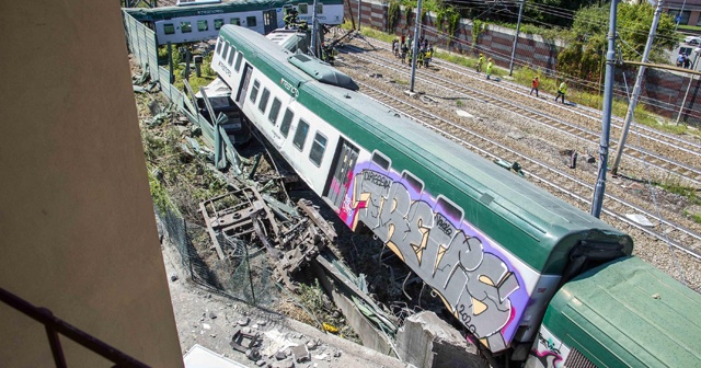 İtalya&#039;nın kuzeyinde tren raydan çıktı: 3 yaralı