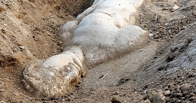 İzmir&#039;de mitolojik varlık Satyros&#039;un kabartması bulundu