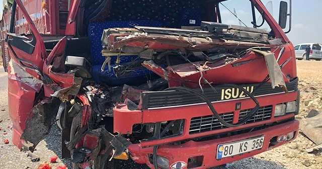 Kadirli-Ceyhan yolunda kaza: 1’i ağır 2 yaralı