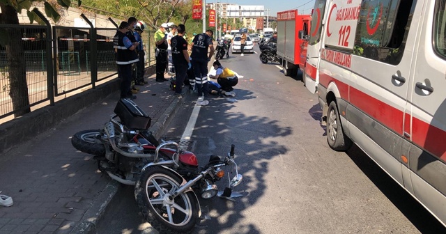 Kamyonetin çarptığı motosikletteki biri çocuk 3 kişi öldü
