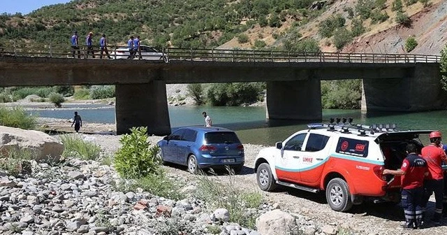 Kaybolan 4 yaşındaki Miraç&#039;ın bulunması için çalışmalar Dicle Nehri kenarında sürüyor