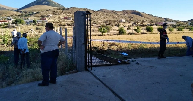 Kayseri'de üzerine bahçe kapısı düşen çocuk öldü
