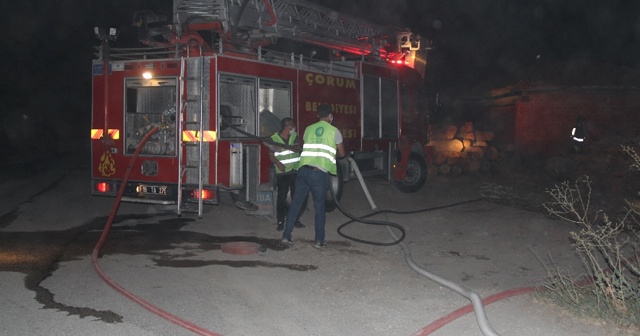 Keresteciler sitesinde yangın: 2 atölye ve 1 traktör yandı