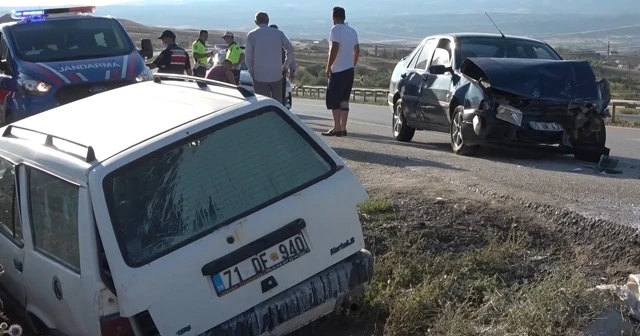 Kırıkkale’de iki otomobil çarpıştı: 5 yaralı