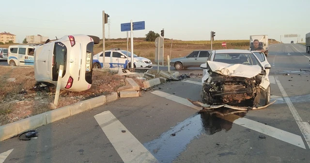 Kırmızı ışık ihlali kazaya neden oldu: 2 yaralı
