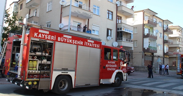 Kömürlükte yangın çıktı, bina sakinleri panik yaşadı